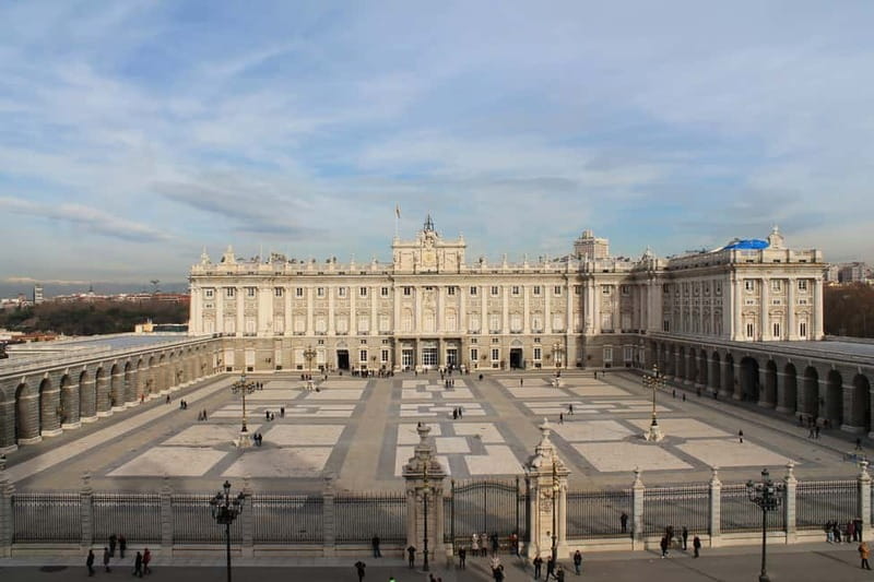 Madrid: Royal Palace Private Tour with Tickets - Meeting at Francisco de Goya, then a calm start toward the palace