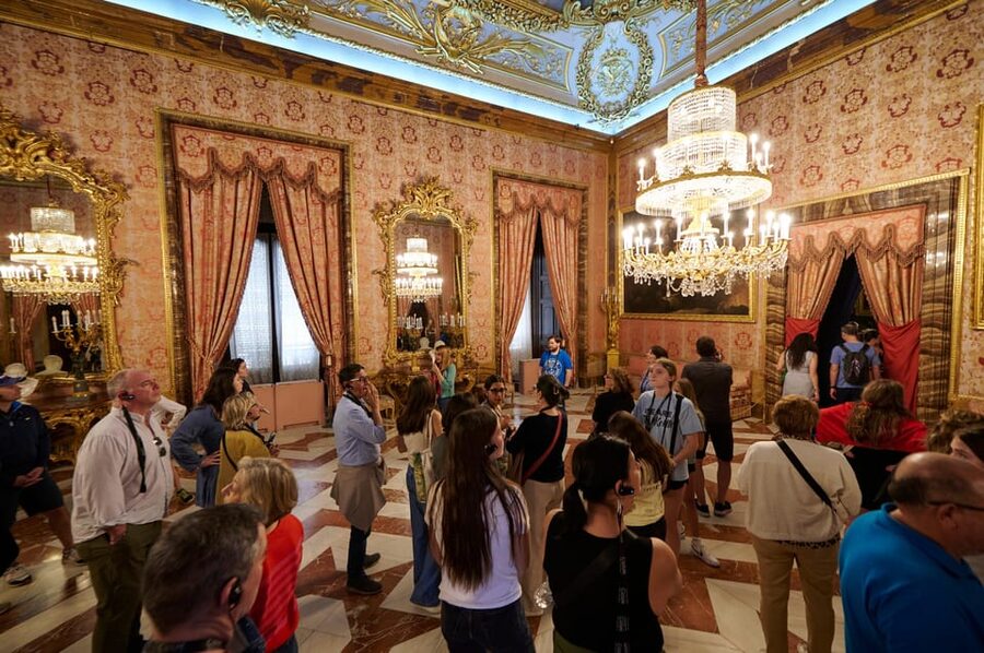 Madrid: Royal Palace Tour, Flamenco Show, & Tapas with Drink - Tapas and Your Drink During the Show: What You’ll Be Eating