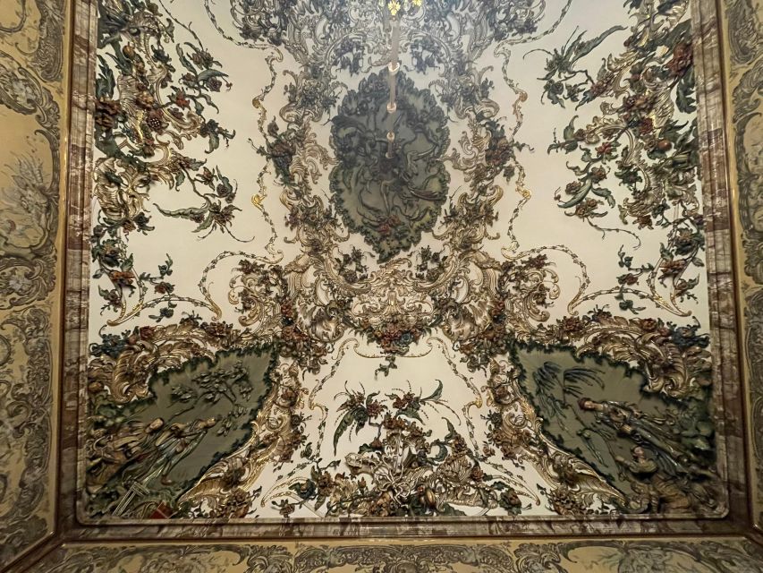 Madrid: Royal Palace tour - semi private or private - About 25 rooms in 1.5 hours: how the tour keeps the pace realistic