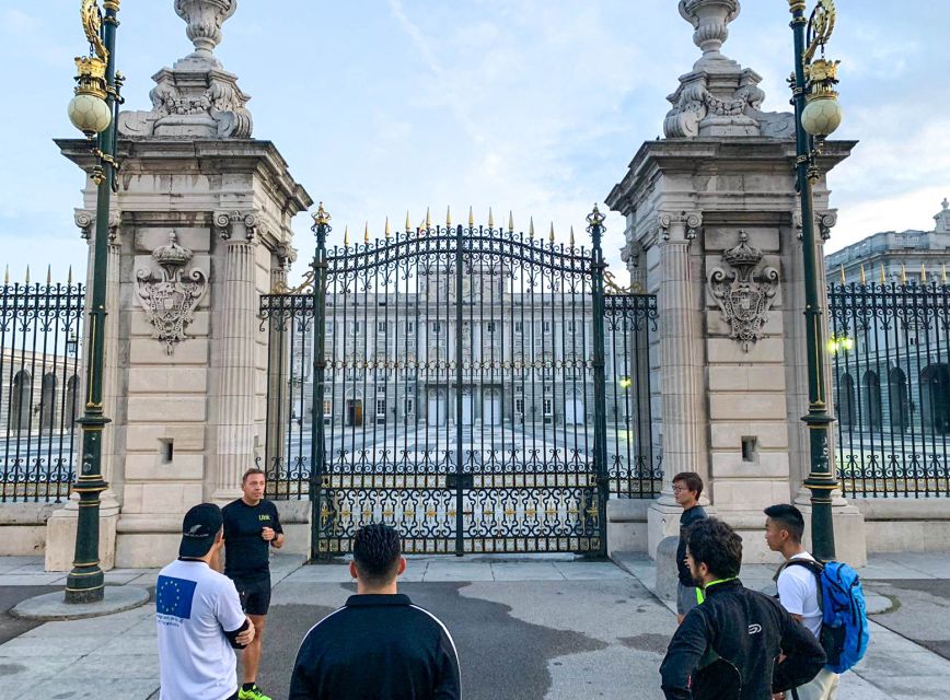 Madrid: Running Sightseeing Tour - Retiro Park Run-By: Breathing Space and Good Photo Light