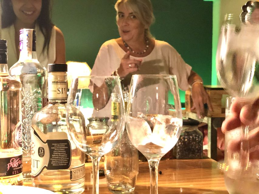 Madrid: San Miguel view Gin and Tonic Workshop with Tapas - The gin lineup: what to pay attention to while you taste