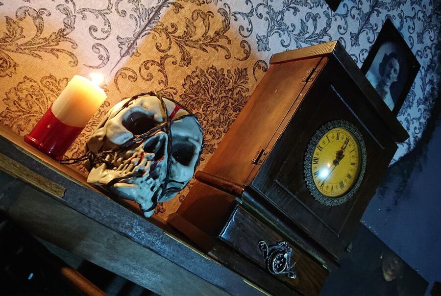 Madrid: Scary Escape Room "The Haunted Box" - Inside an abandoned house with jumpscare effects and no actors