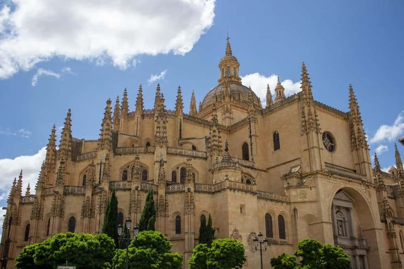 Madrid: Segovia & Ávila Full Day with Alcázar & Wall Tickets - Segovia Free Time: How to Use the 1-Hour Window Well