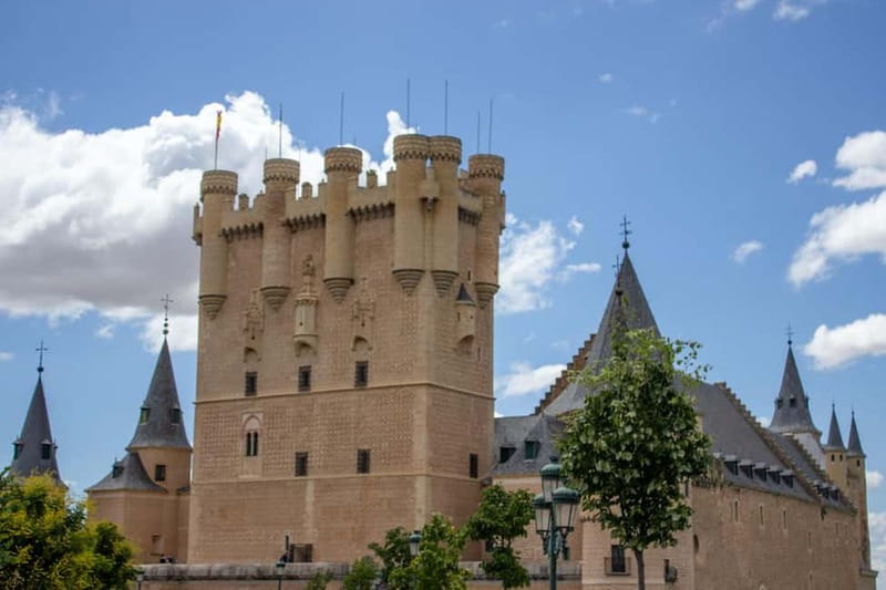 Madrid: Segovia & Ávila Full Day with Alcázar & Wall Tickets - On the Road to Ávila: The 1-Hour Transfer and a Viewpoint Setup