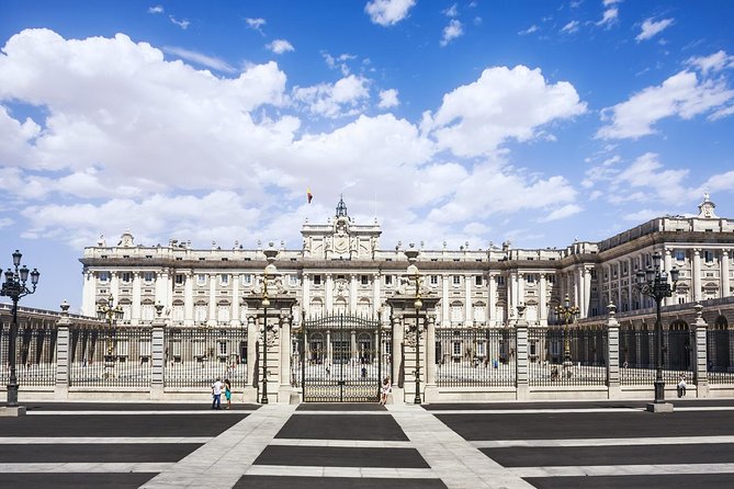 Madrid Sightseeing Tour with Royal Palace Skip the Line Ticket - Meeting Point and Your Day’s Practical Setup