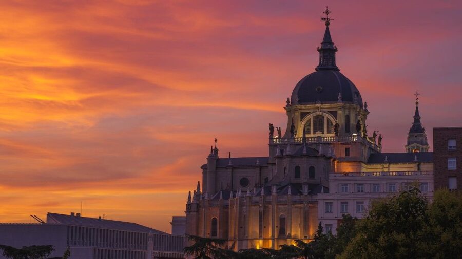 Madrid: Sunset Walking Tour with Optional Flamenco Show - Price and value: what $27 really buys you