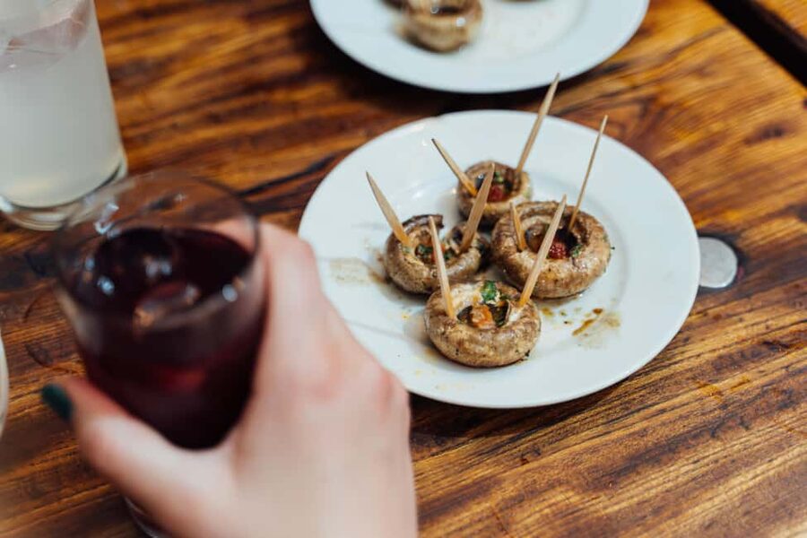 Madrid: Tapas Food Crawl with 6 Tapas and 4 Drinks - Alcohol, non-alcoholic options, and how to stay in control