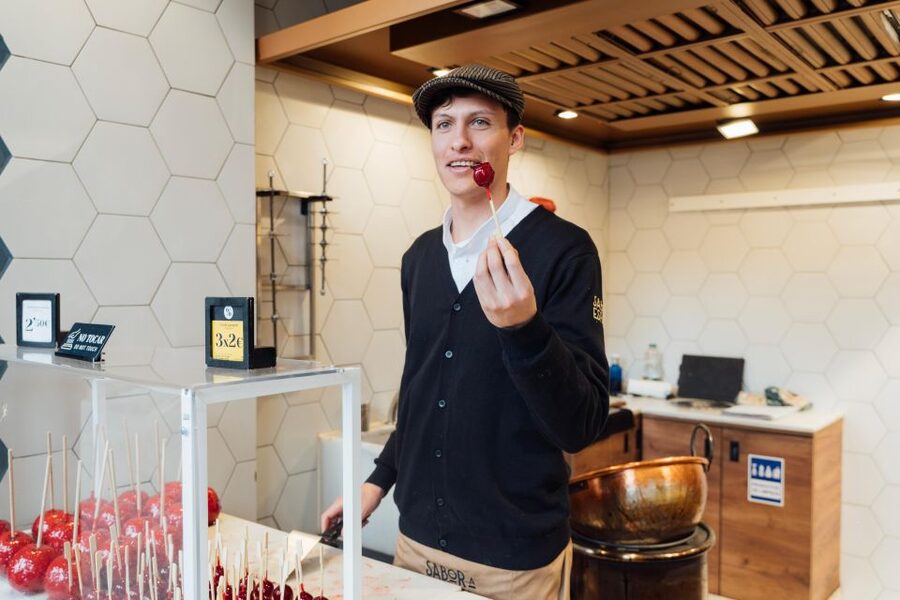 Madrid: Tapas Food Tour with Drinks and Food - What kind of group experience this feels like