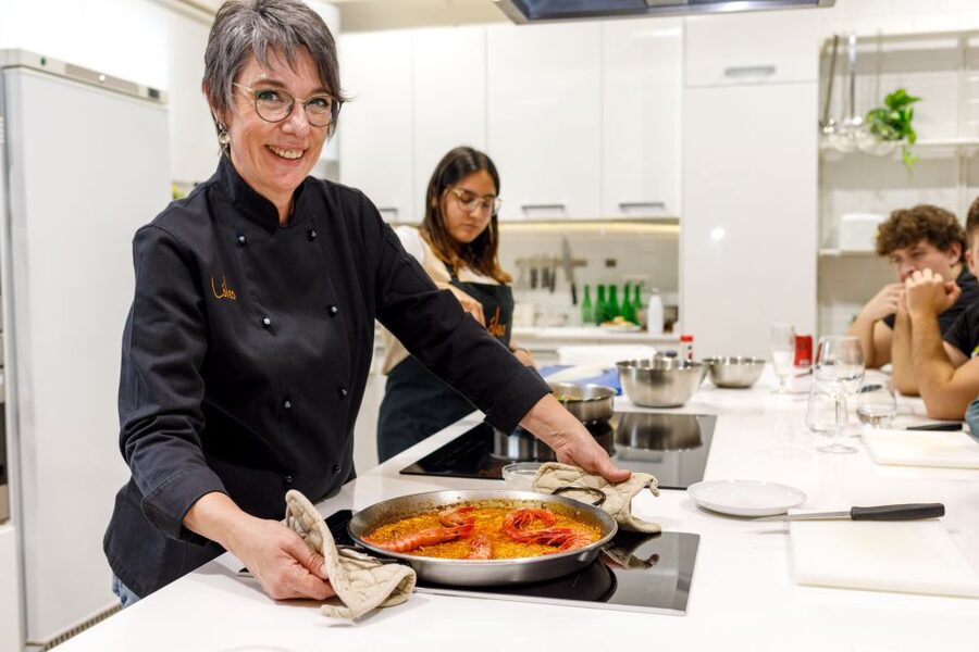 Madrid: Tapas & Paella Cooking Class with Expert Chef - Finding Chef Lola’s kitchen at Calle Valderribas, right by Metro Pacifico