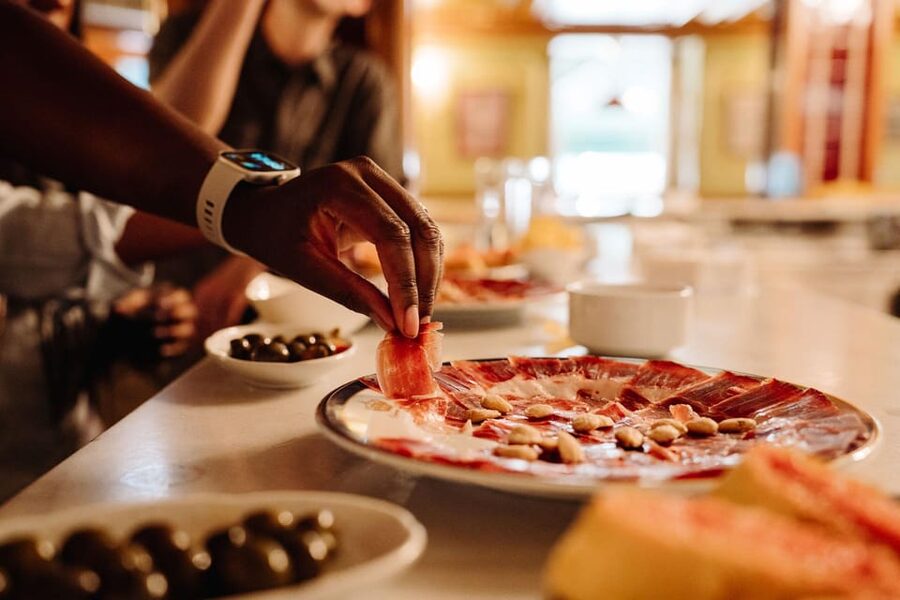 Madrid: Tapas, Taverns & History Tour - Practical tips so you enjoy the tapas tempo (not fight it)