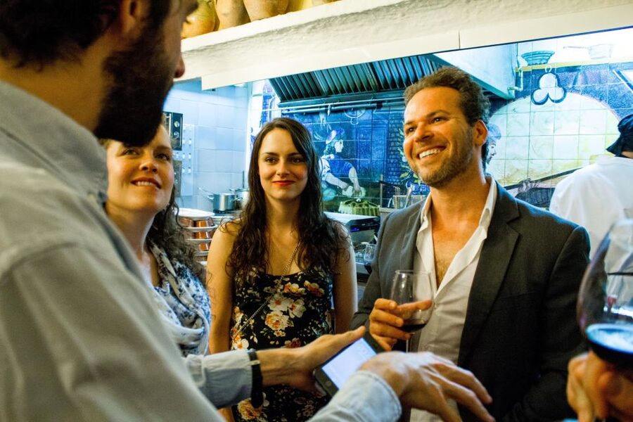 Madrid: Tapas & Wine Tasting Tour with Local Guide - El Madrid de los Austrias: a different flavor of old Madrid