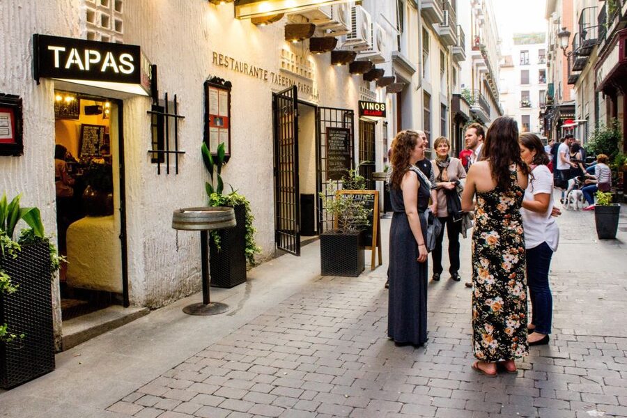 Madrid: Tapas & Wine Tasting Tour with Local Guide - The included drink: choose your style, not just your wine