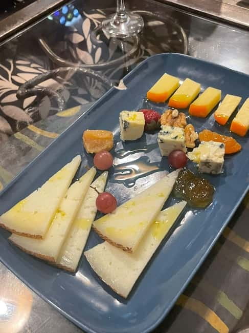 Madrid: Tasty Tapas Tour & Visit to a Terrace with Views - Guides matter here: the human factor behind a great tapas night