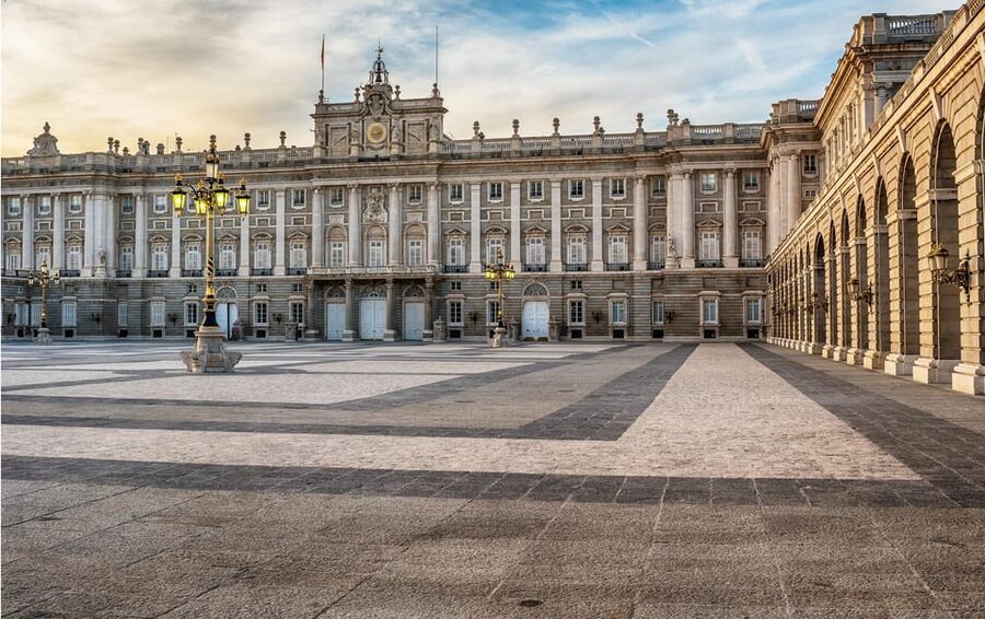Madrid: The Royal Palace Skip-the-line Guided Tour - Start at Ópera, and Why Finding the Guide Matters