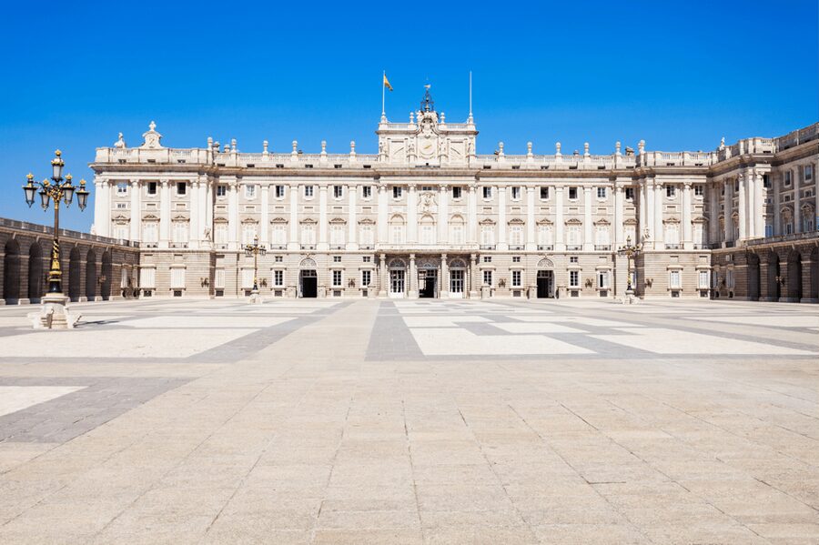 Madrid: The Royal Palace Skip-the-line Guided Tour - Inside the Palace: Throne Room, Mirrors, Banquet Hall, Apartments