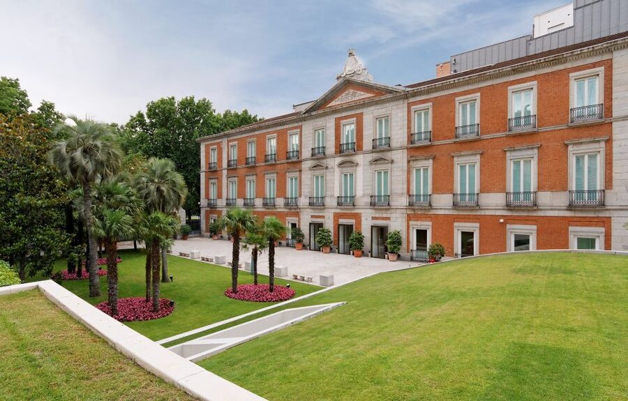 Madrid: Thyssen-Bornemisza & Reina Sofia Private Tour - Entering the Thyssen-Bornemisza: a guided tour through old masters to modern currents