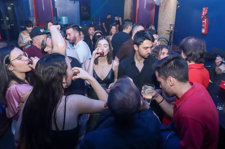 Madrid: Top Pub-Crawl with Drinks and Nightclub Entry - Safety, especially for solo travelers