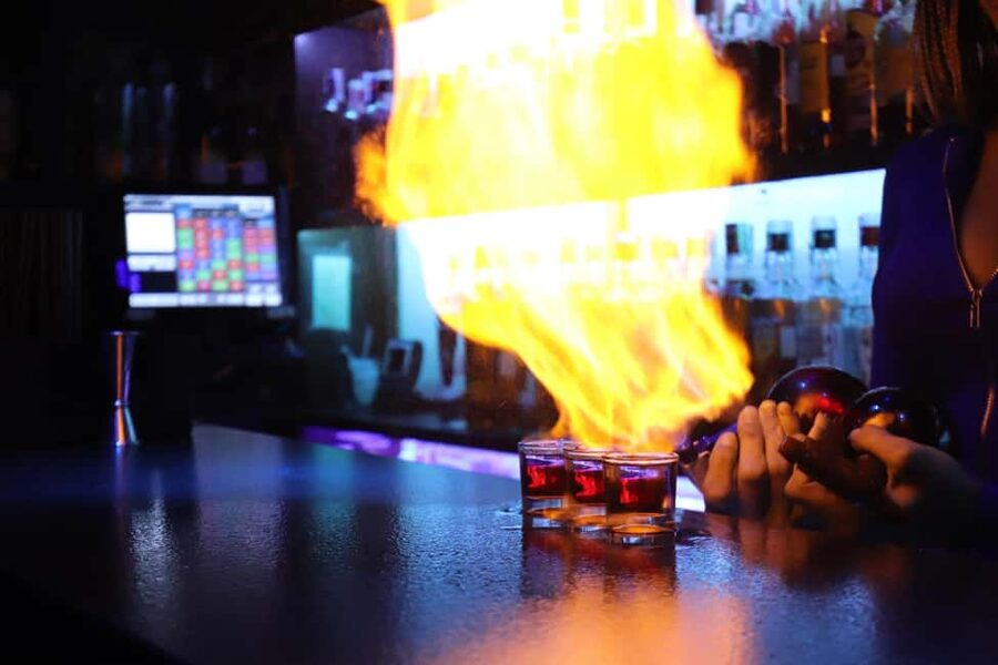 Madrid: Top Pub-Crawl with Drinks and Nightclub Entry - Price and value for $10: why this can pencil out (if you manage extra drinks)