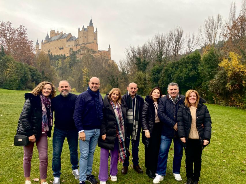 Madrid: Tour Segovia y La Granja de San Ildefonso - Leaving Madrid in a calm Mercedes Vito