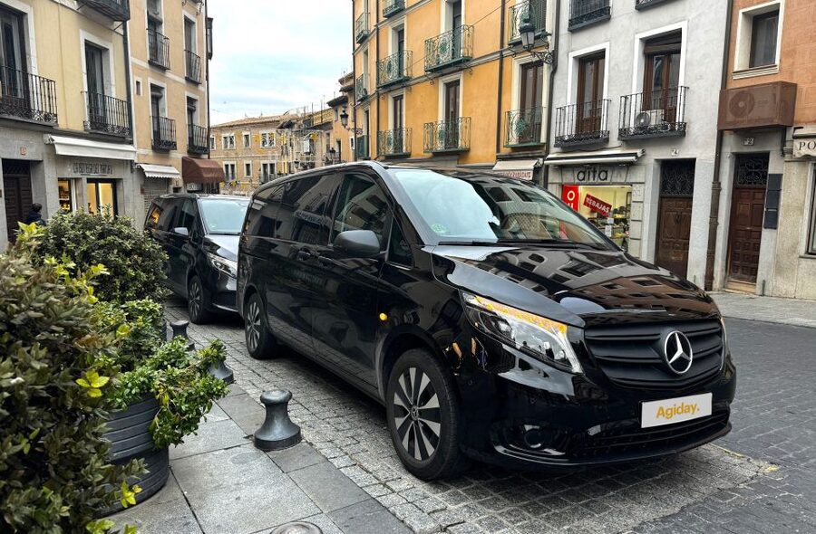 Madrid: Tour Toledo y Segovia, 8 destinos imprescindibles - Start in Madrid: meeting point and the Mercedes Benz comfort factor