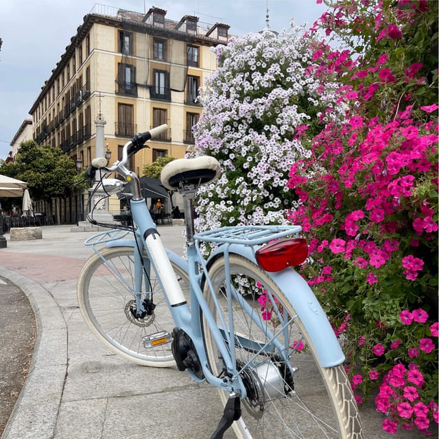 Madrid: Vintage Bike Rental with Tourist Map - Key points to know before you pedal off