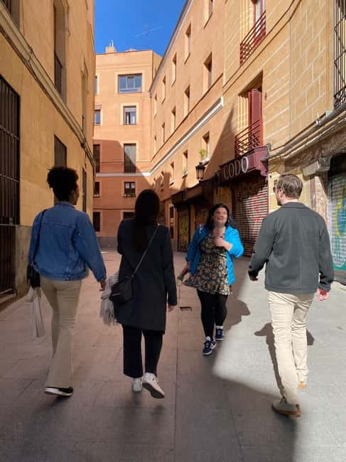 Madrid: Welcome to Madrid Guided Walking Tour - Old town side streets and viewpoint photos you will use later