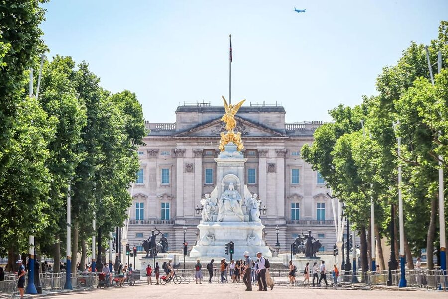 Madrid: Welcome to Madrid Guided Walking Tour in English - Puerta del Sol and the Royal Academy of Fine Arts