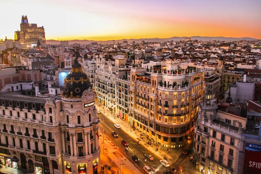 Madrid: Welcome to Madrid Guided Walking Tour in English - Guide quality is a big reason people keep recommending this walk