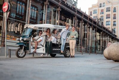 Madrid Welcome Tour with Local Guide in Eco Tuk Tuk Private
