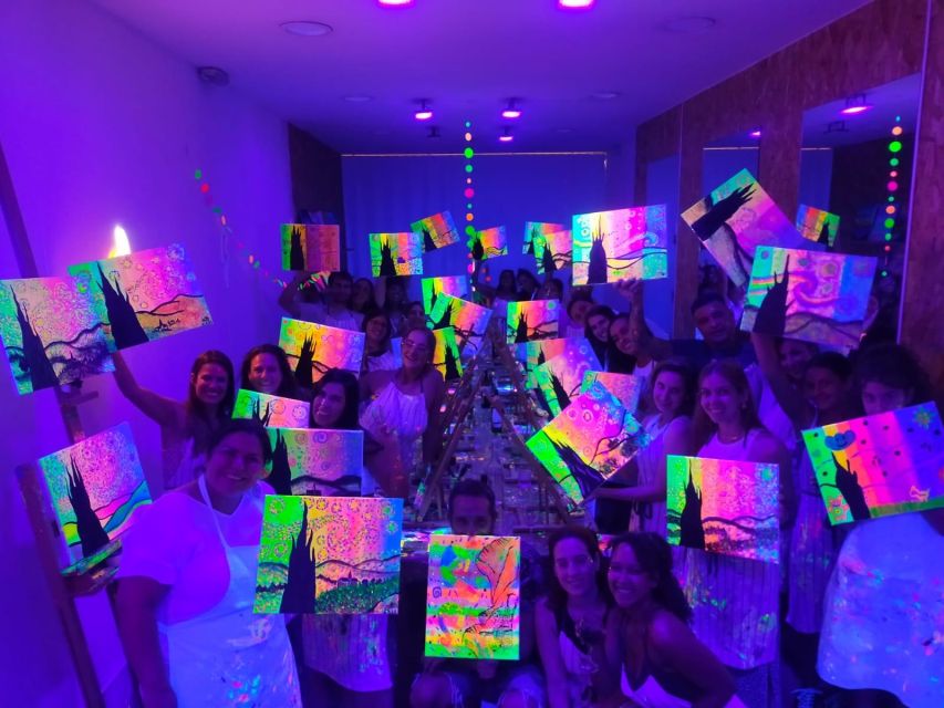 Madrid: Wine Gogh Glow Academy Paint and Sip Classes - The class flow: from blank canvas to finished take-home art