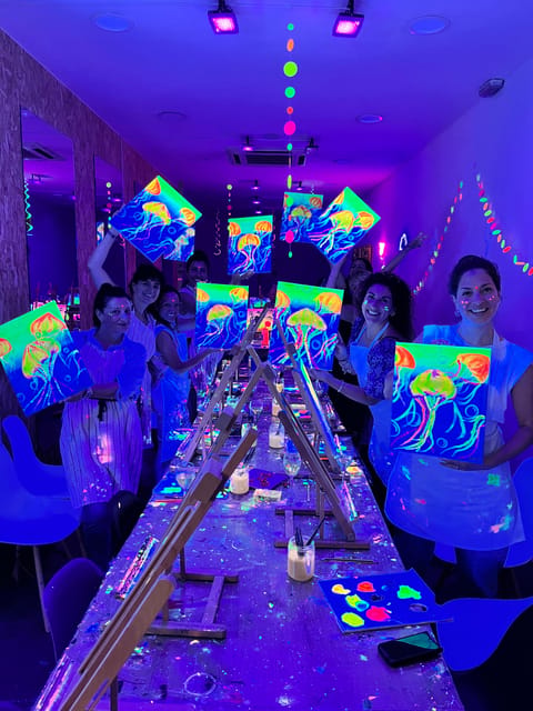 Madrid: Wine Gogh Glow Academy Paint and Sip Classes - Who should book Wine Gogh paint and sip classes