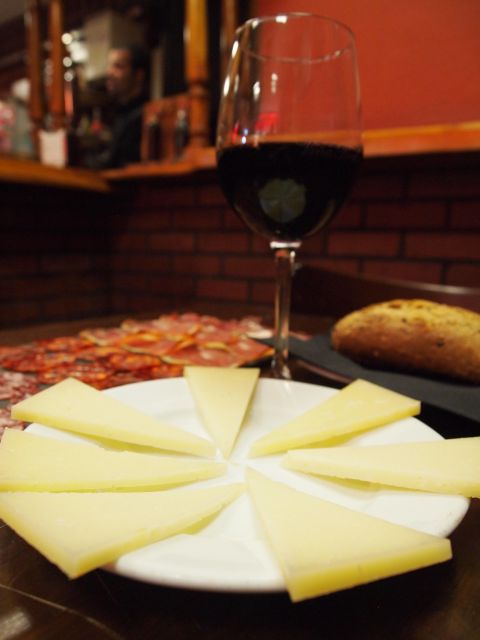 Madrid: Wine & Tapas Lunch tour - Plaza de Isabel II: The Meeting Point That Gets You Oriented Fast