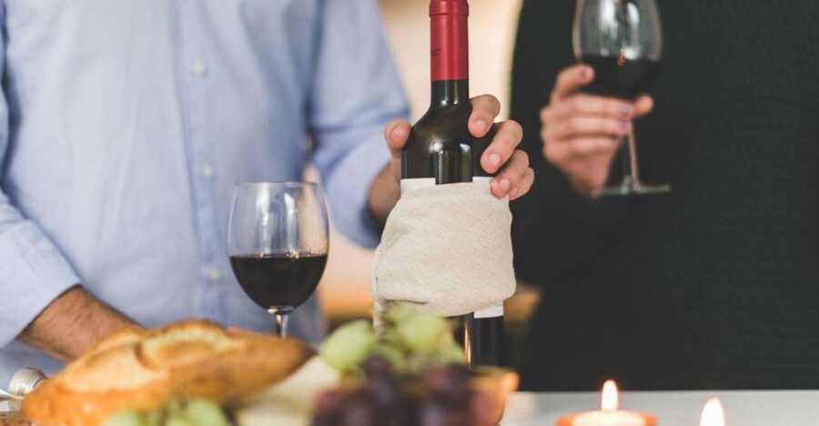 Madrid: Wine Tasting Experience - Tapas with every pour, and how to eat without slowing the group