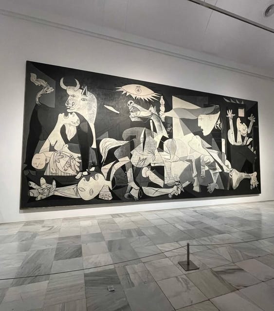 Museo Reina Sofía: Private visit with art expert - Getting in fast, then getting your bearings