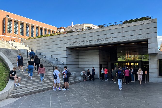 Prado Museum Small Group Tour Skip the Line 7 People Max - Getting Oriented at the Monument to Goya
