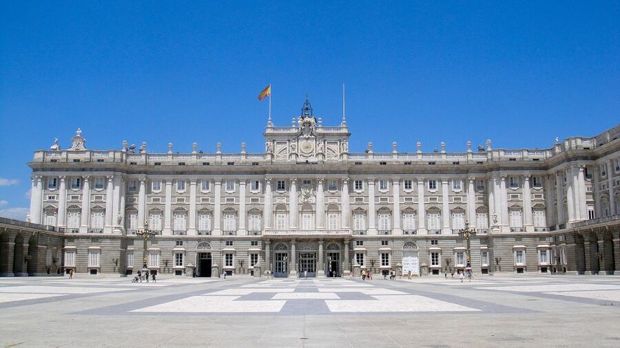 Private guided tour Royal Palace & Royal Collections Gallery - Polyptych of Isabel la Católica and the art behind national identity