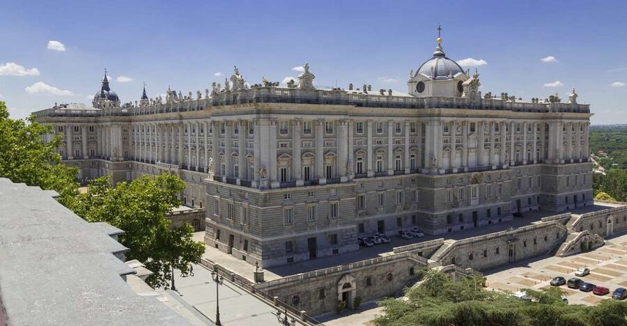 Private guided tour Royal Palace & Royal Collections Gallery - Start at Ópera Square, then get straight into the action