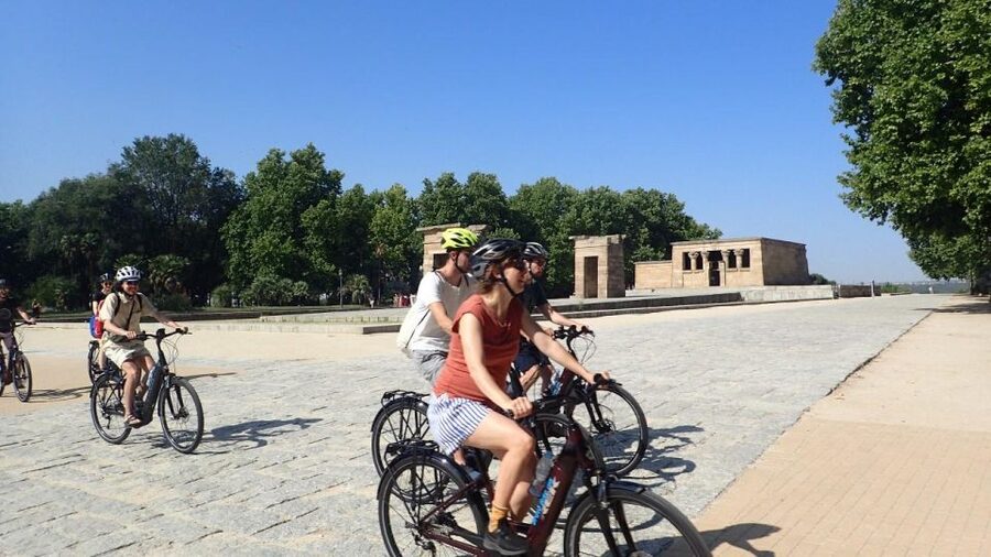 Private Madrid Bike Tour | Exclusive Guided Tour | From 30€ - E-bike vs regular bike: choosing comfort without losing control