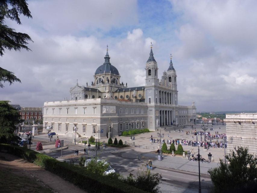 Private Madrid Bike Tour | Exclusive Guided Tour | From 30€ - Finding Bravo Bike near Plaza de España