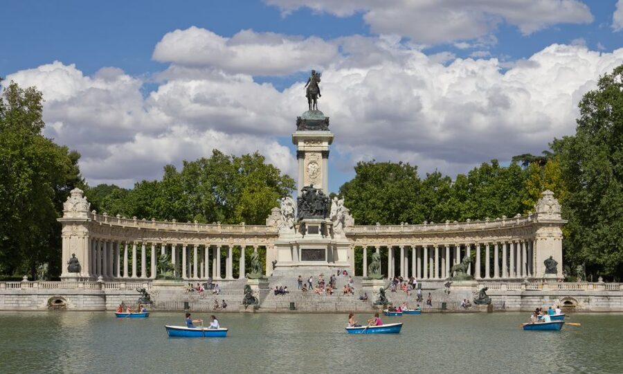 Private Madrid Highlights Walking Tour - Gran Vía Walk: Metropolis Building and the Main Boulevard Mood