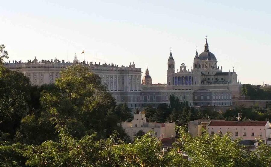 Private Visit to the Royal Palace and Walking Tour of Madrid - Plaza de Oriente and the Felipe IV Statue: Royal Power in Public Space