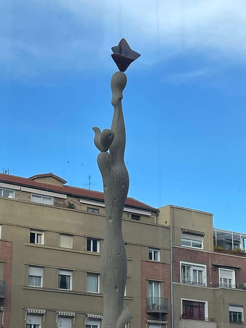 Reina Sofía Museum guided tour with ticket and skip the line - Surrealism and Cubism, explained in plain terms
