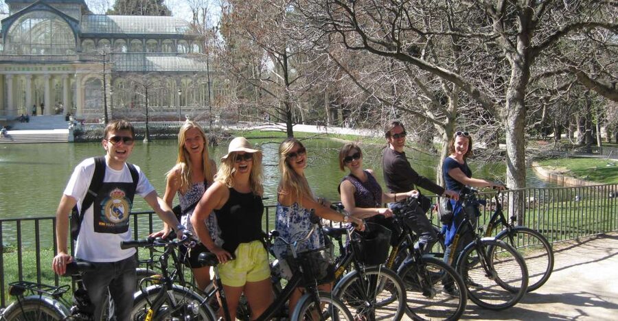Rent a Bike in Madrid -Free phone holder and selfguided tour - Bikes, phone holder, and what 8 hours really buys you