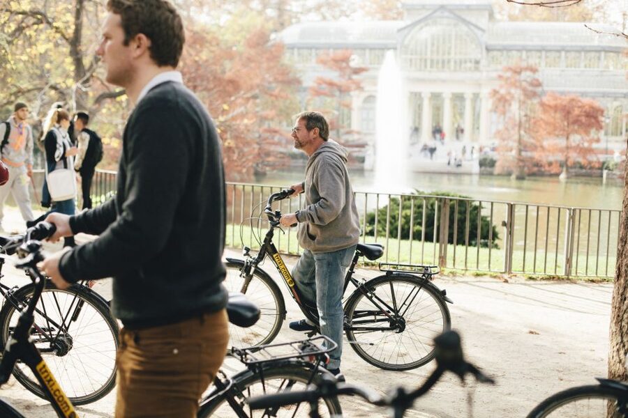 Rent a Bike in Madrid -Free phone holder and selfguided tour - Getting started at the Trixi shop on c/ de los Jardines 12