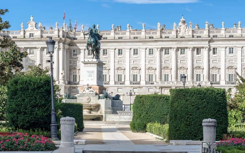 Royal Palace of Madrid: Private tour with entrance included - Inside the Royal Palace: The 2.25 Hours That Put the Monarchy in Context