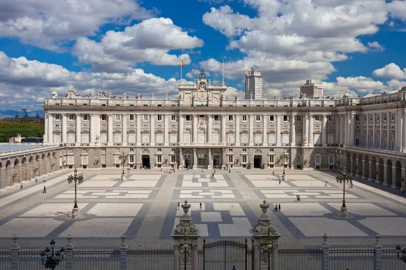 Royal Palace of Madrid: Private tour with entrance included - Main Staircase Lions and the Hall of Columns You Can Feel in Your Body