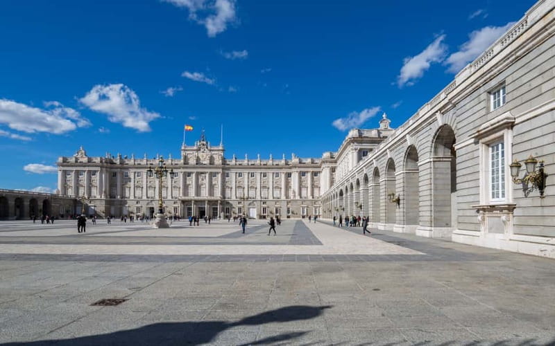Royal Palace of Madrid: Private tour with entrance included - Gasparini Room, Royal Armory, and Royal Chapel