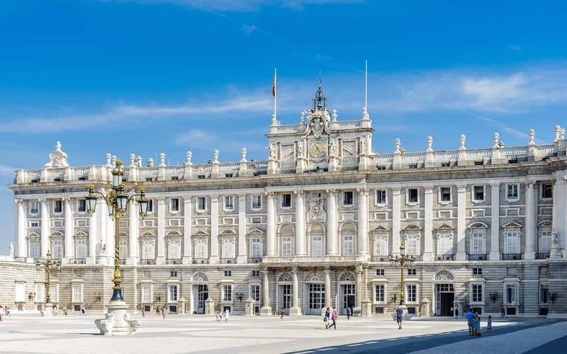 Royal Palace of Madrid: Private tour with entrance included - Finding the Meeting Point at the Philip IV Monument (Plaza de Oriente)