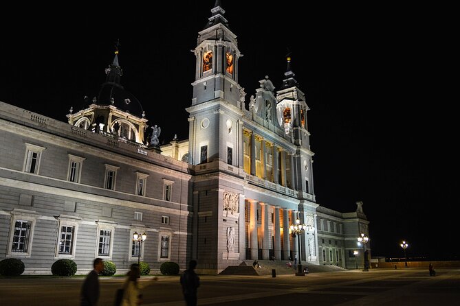 Royal Palace Skip-the-Line Ticket and Guided Tour in Madrid - The palace stories that make Madrid feel personal: suspected fire and royal life