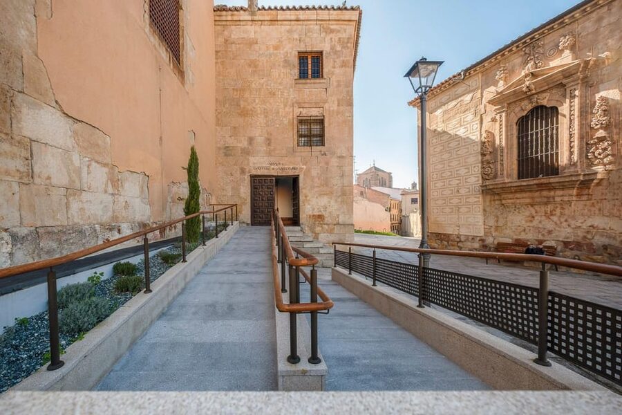Salamanca: Convent of Las Claras with Free Audioguide - Inside the Museum of Medieval Painting, the nuns’ art and devotional objects